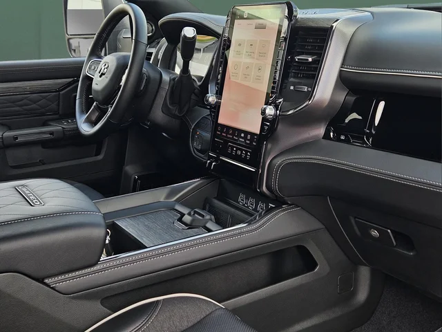 2025 RAM 3500 Limited - Photo 9