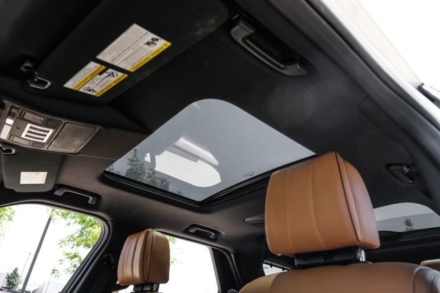 Used 2019 White Land Rover HSE Luxury image 5