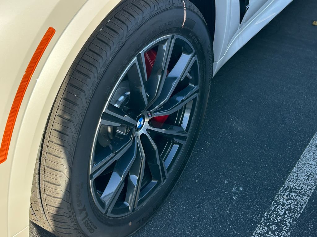 New 2026 Mineral White Metallic BMW xDrive50e image 3