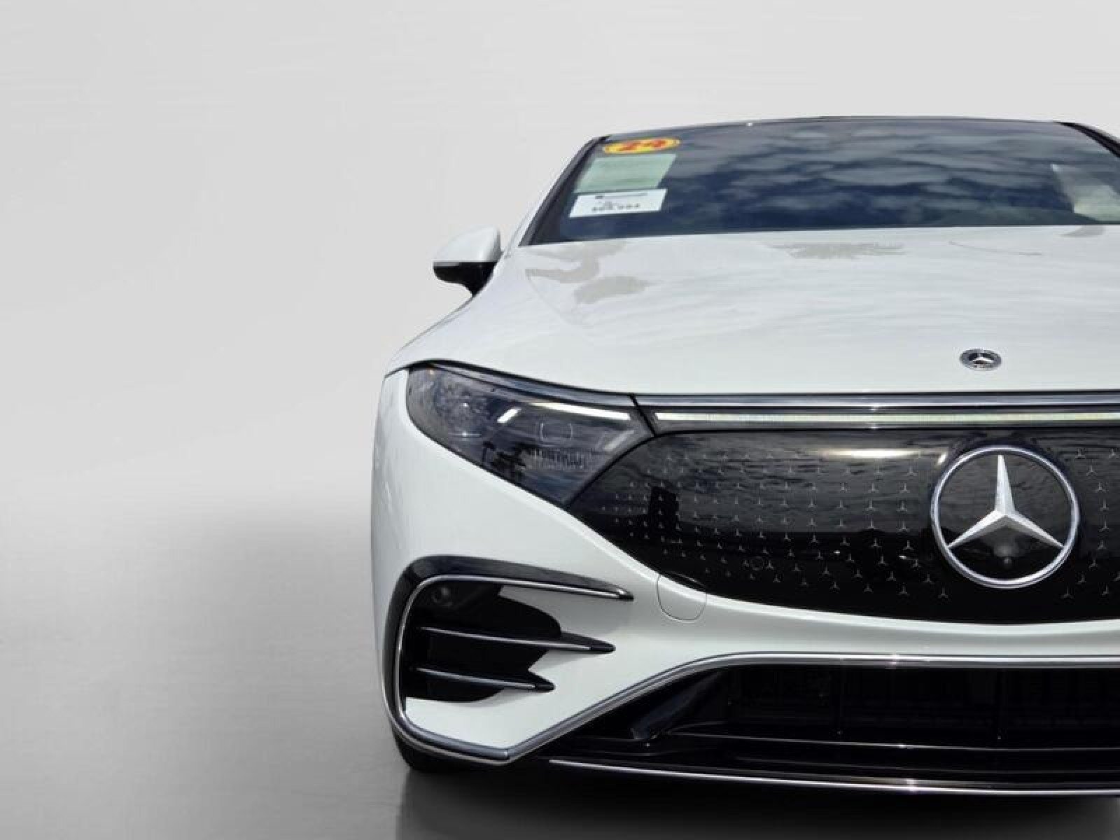 Certified Used 2024 MANUFAKTUR Moonlight White Metallic Mercedes-Benz EQS 580 image 10