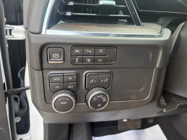 Used 2025 White Chevrolet LT image 25
