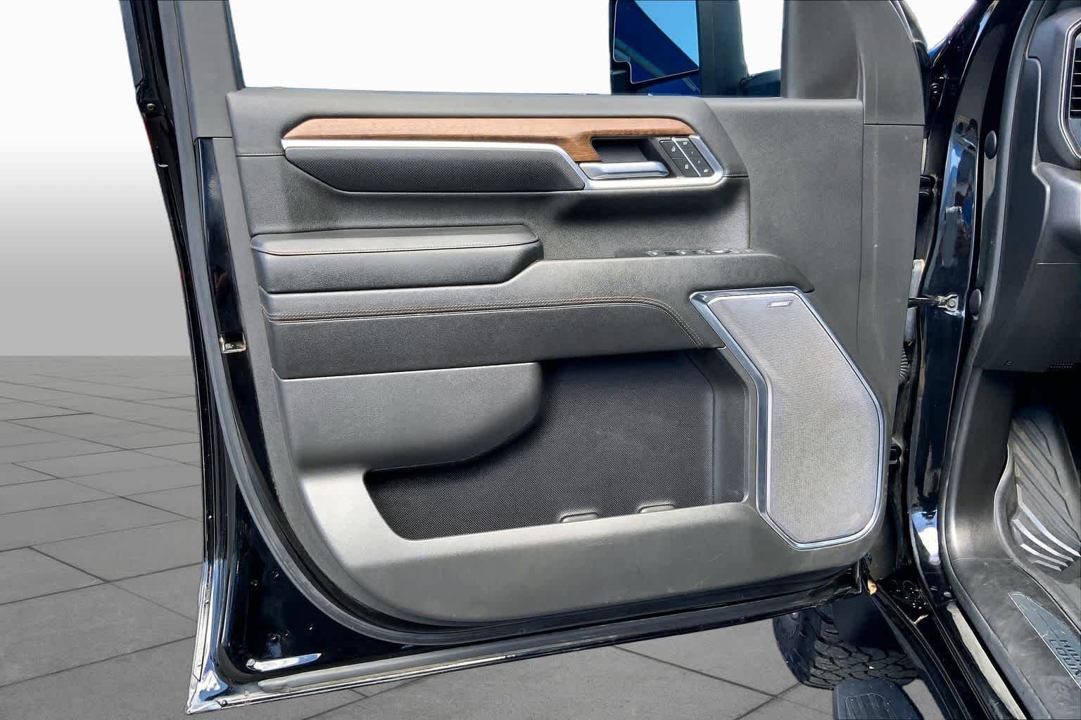 Used 2024 Black Chevrolet High Country image 22