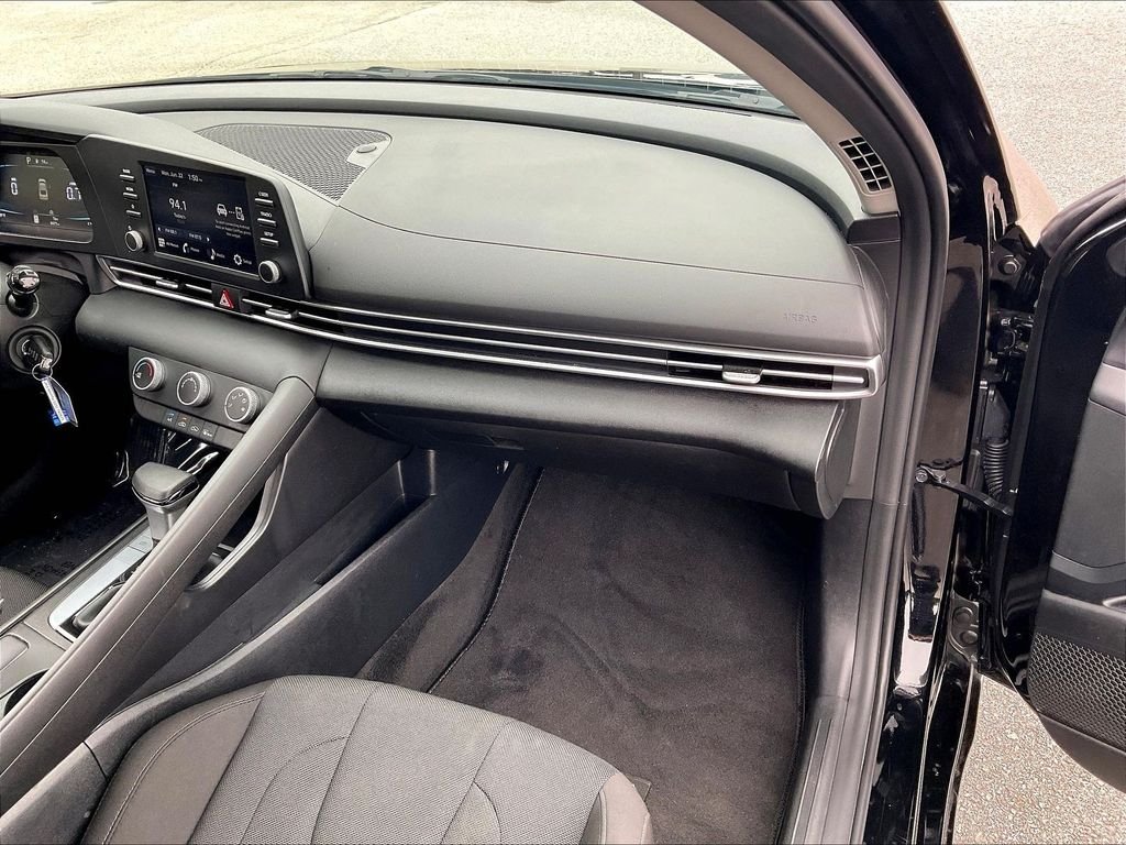 Used 2025 Abyss Black Hyundai SE image 12