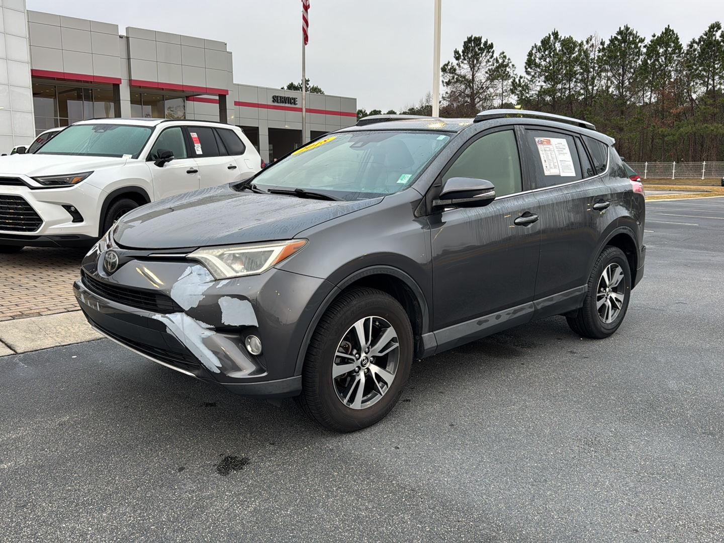 Used 2018 Toyota RAV4 XLE with VIN JTMWFREV0JD133045 for sale in Macon, GA