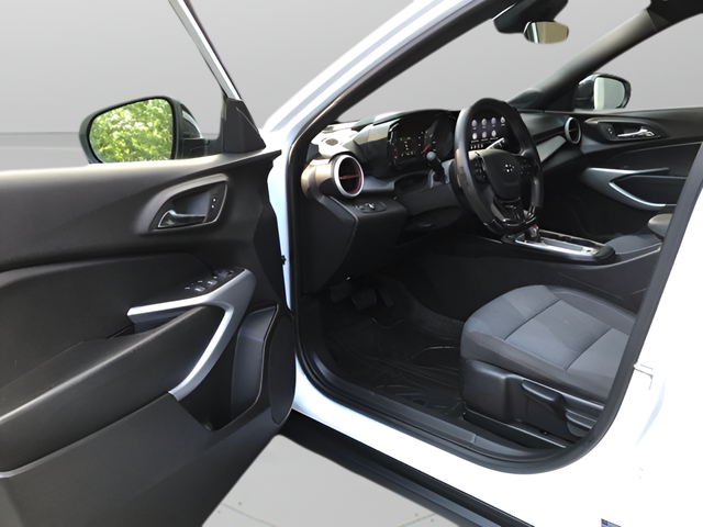 Used 2025 White Chevrolet 1RS image 10