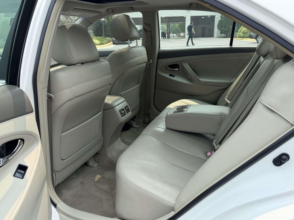 Used 2007 White Toyota Base image 15