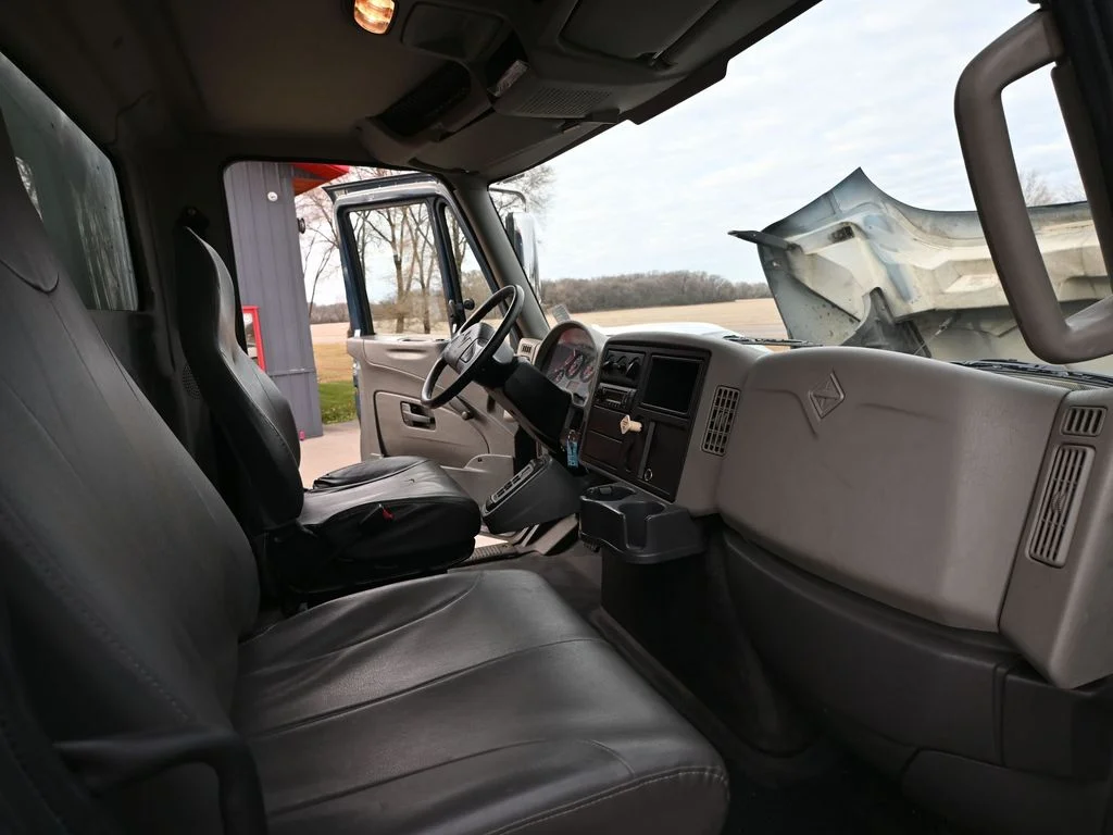 Used 2013 Blue International Series 4400 image 44