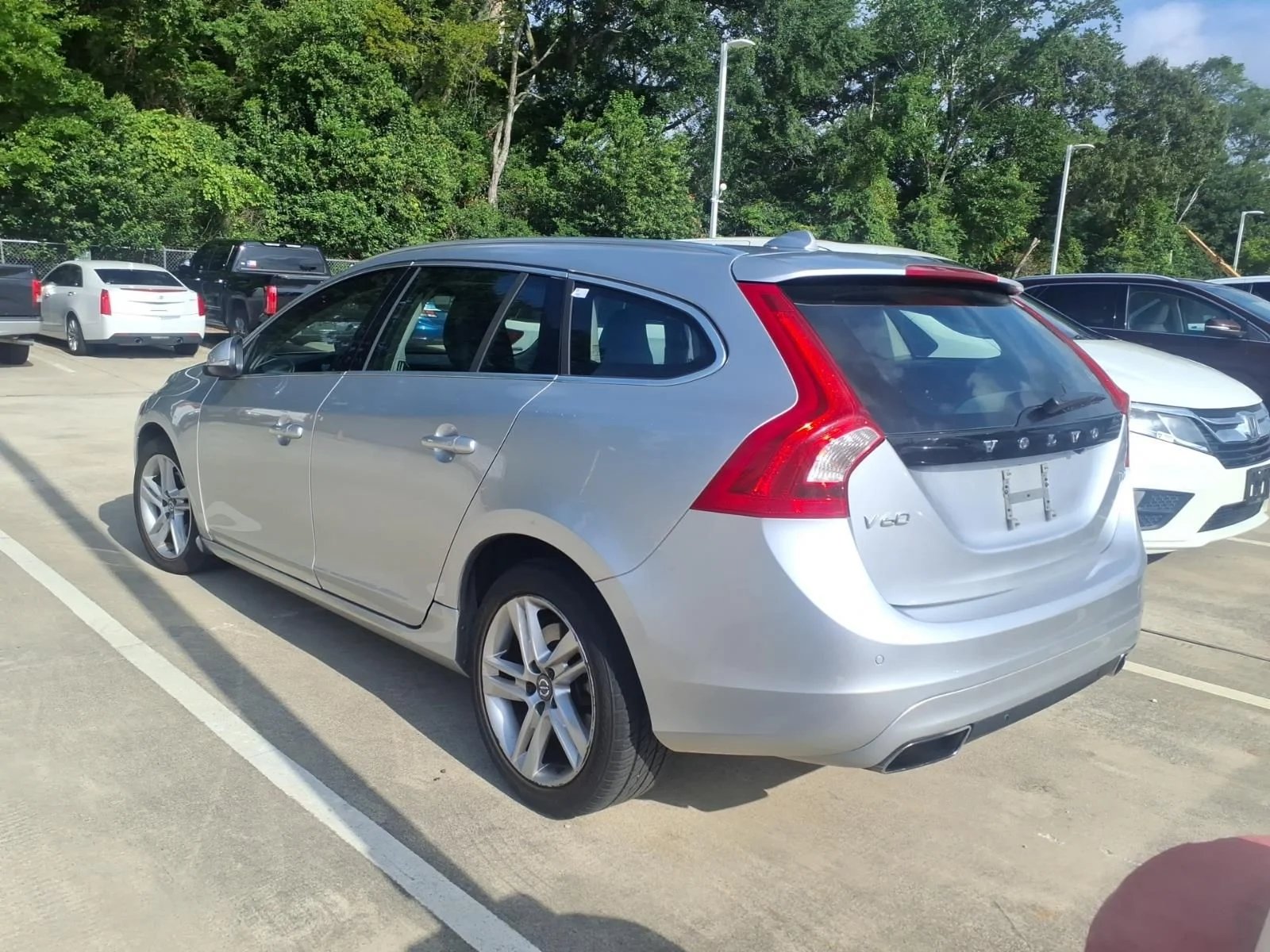 Used 2015 Silver Volvo T5 Premier image 2