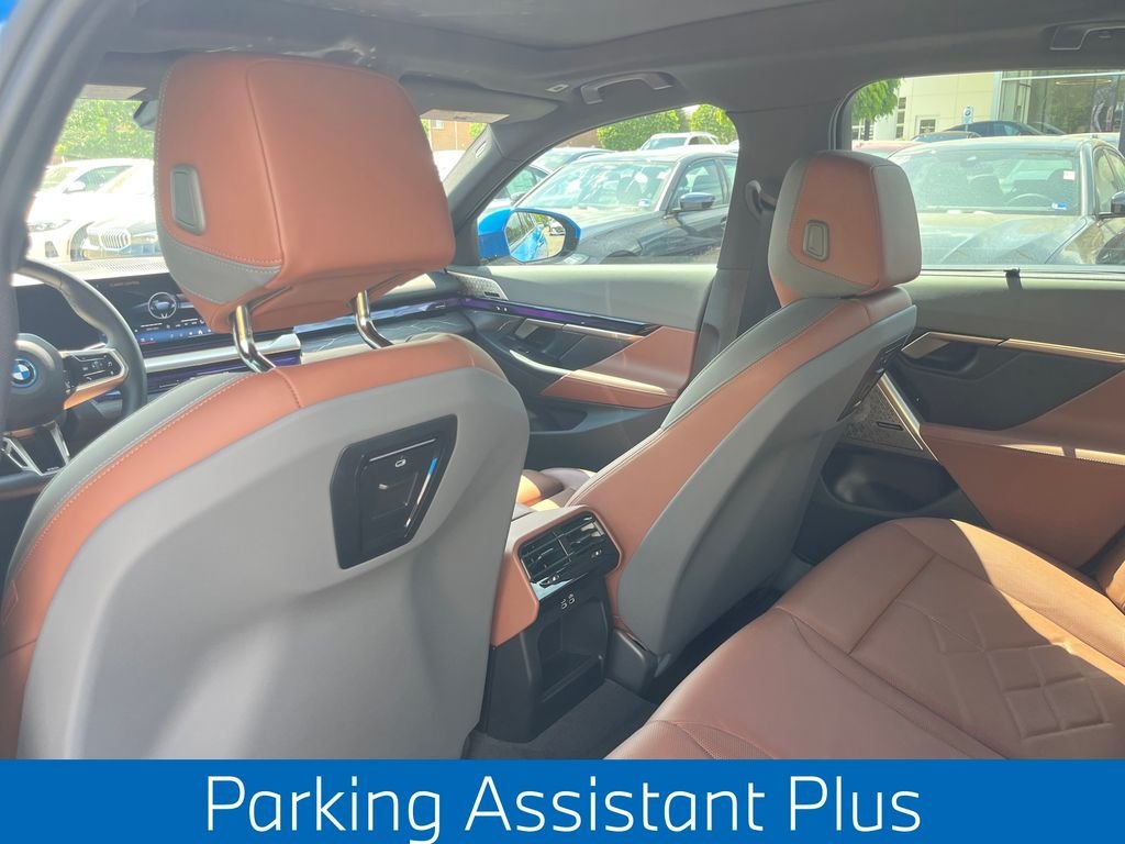 Used 2025  BMW xDrive40 image 26