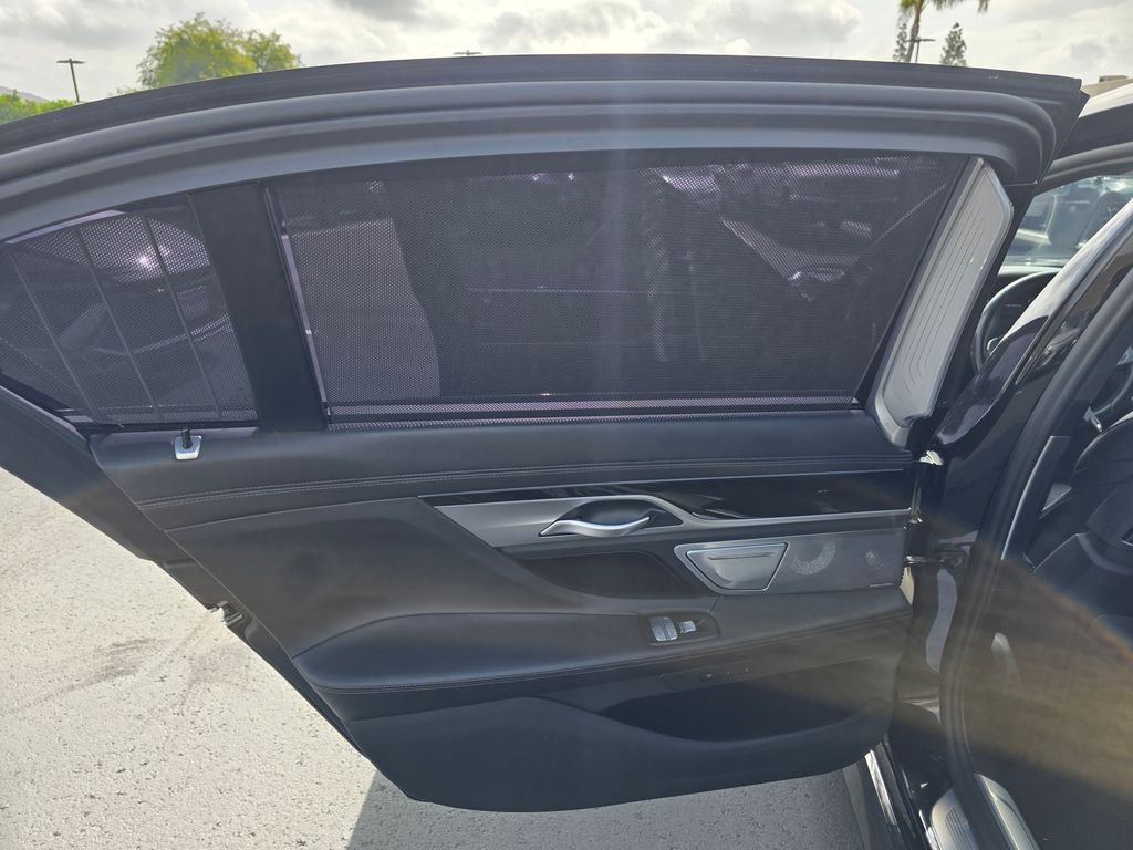 2021 BMW 7 Series M760i - Photo 21