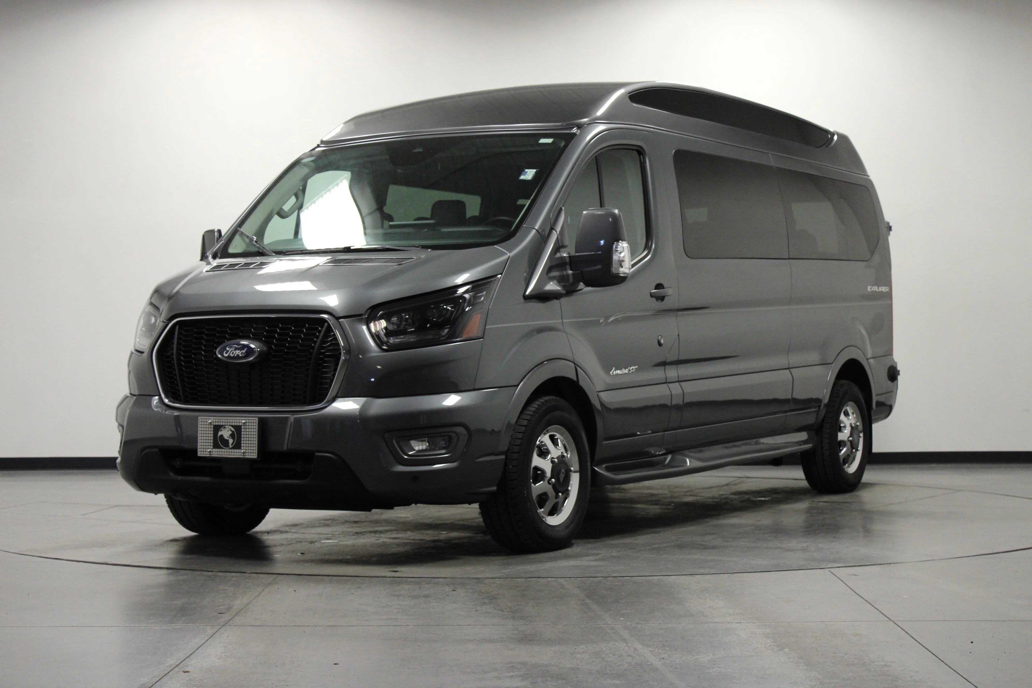 Used 2024 Carbonized Gray Metallic Ford  image 8