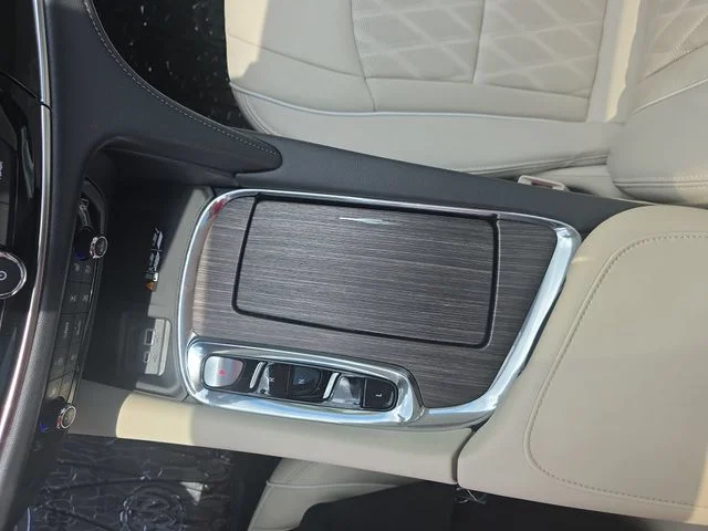 Used 2023 White Buick Avenir image 27
