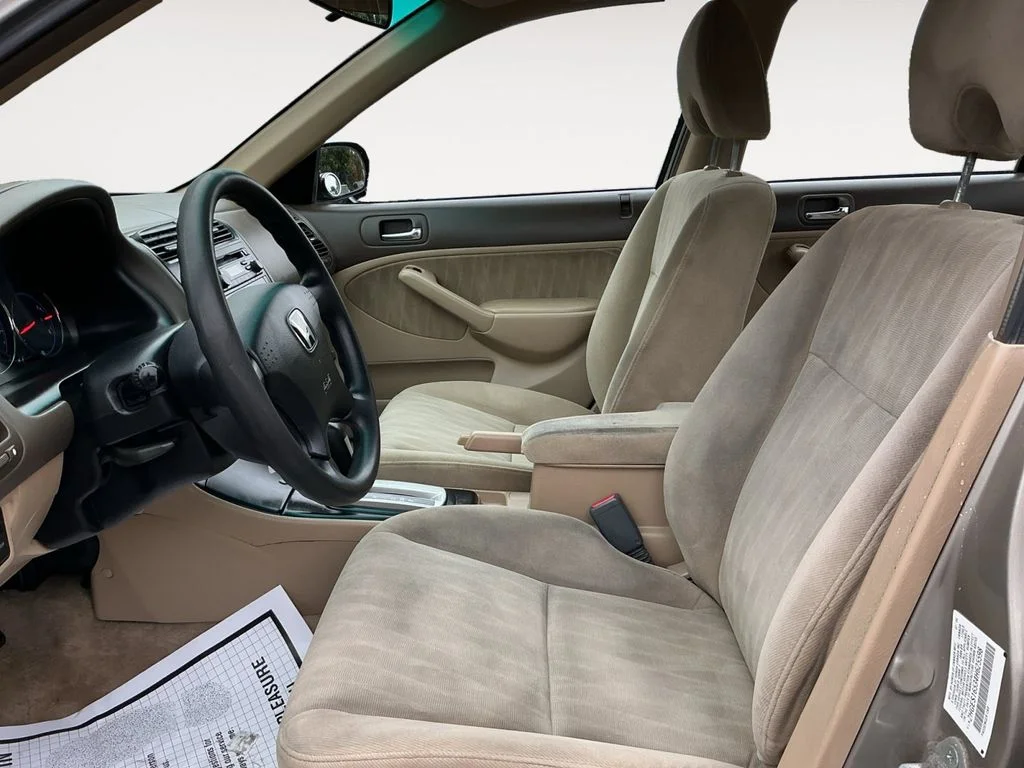 Used 2004 Gold Honda LX image 11