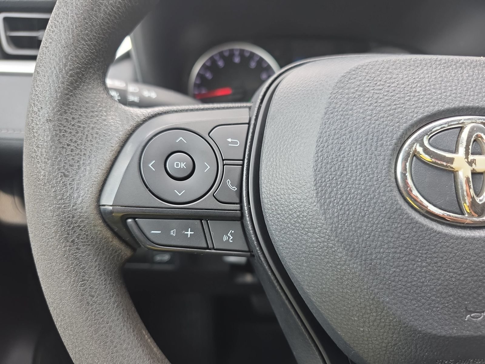Used 2022 White Toyota XLE image 17