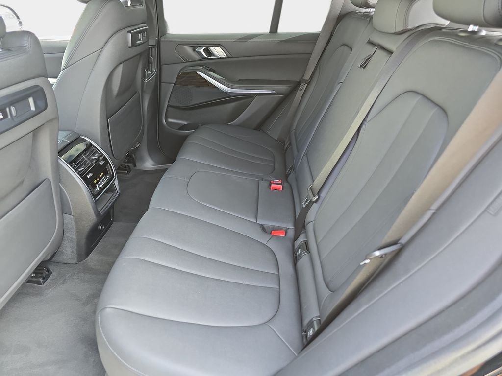 Used 2020 Black BMW sDrive40i image 17