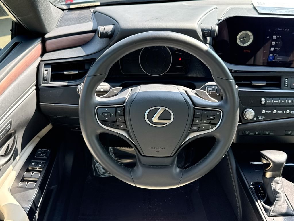Used 2025  Lexus 350 image 23