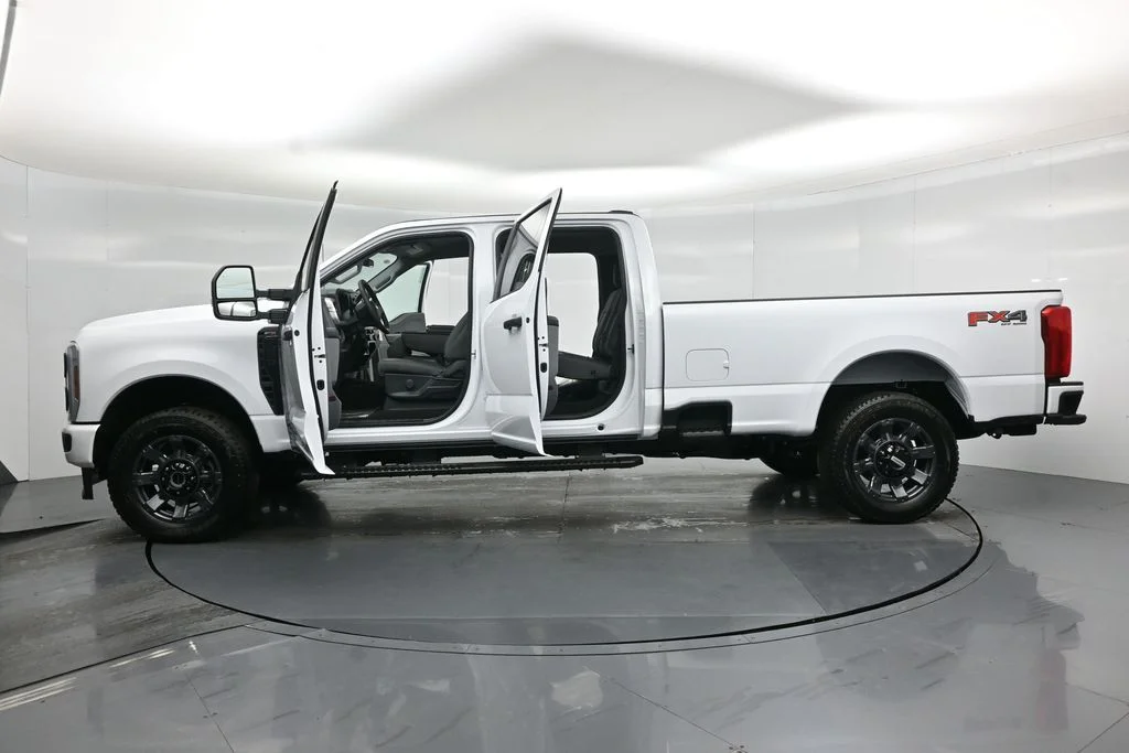 New 2026 Oxford White Ford XL image 29