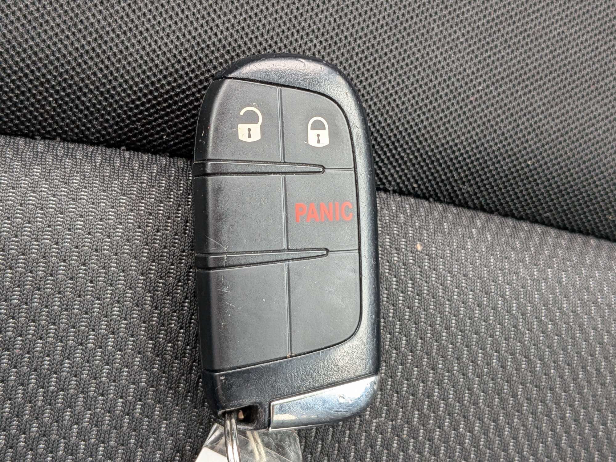 Used 2023 White Jeep Latitude image 26