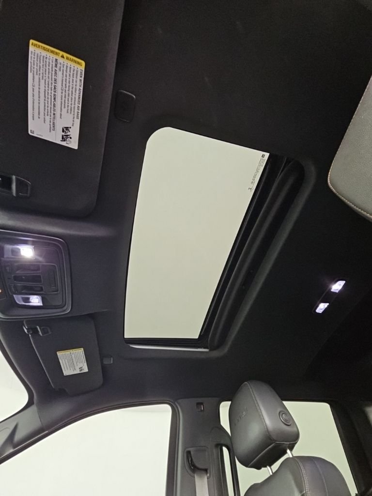 Used 2022 Red GMC AT4 image 27
