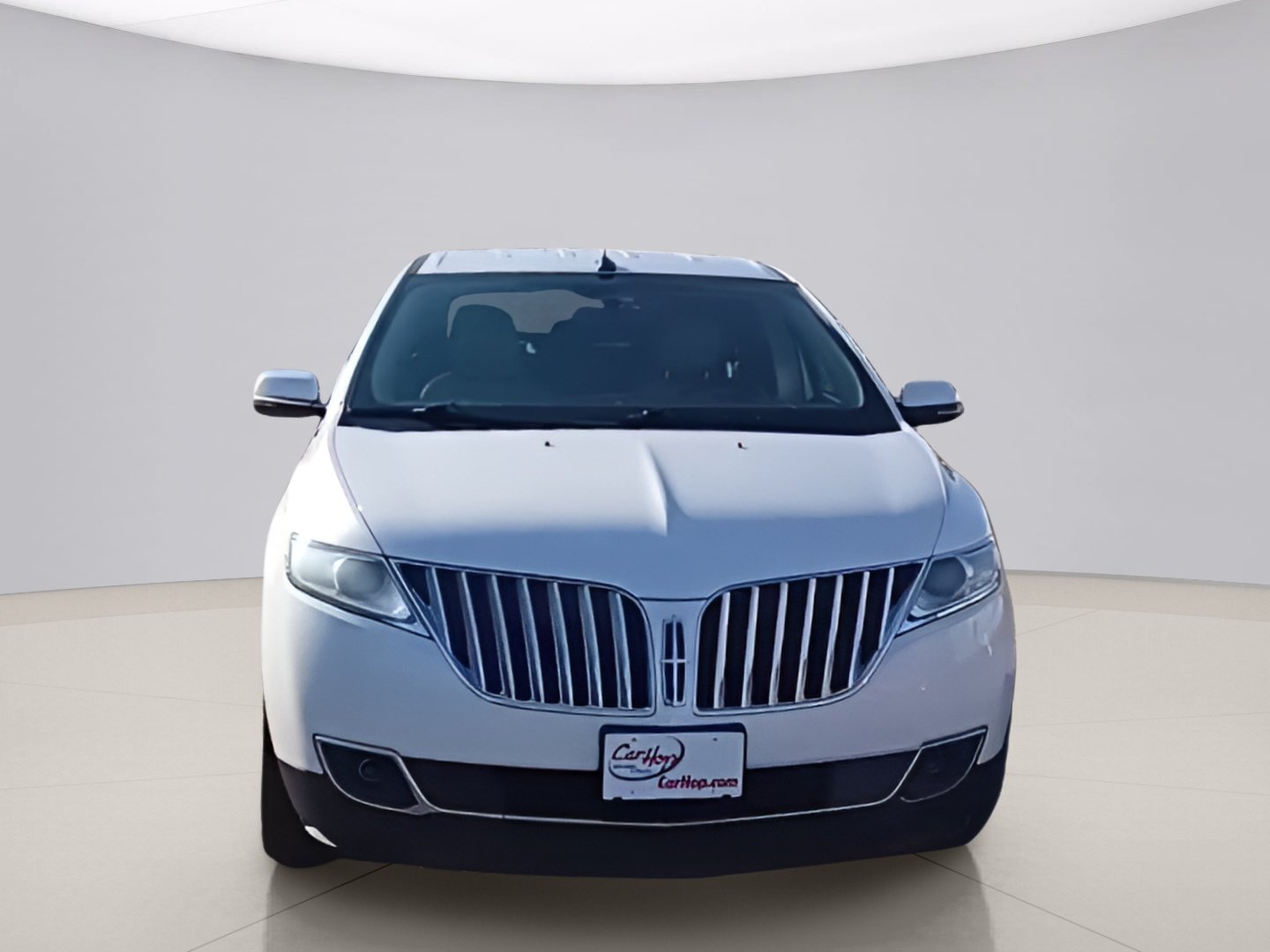 Used 2013 White Lincoln AWD image 2