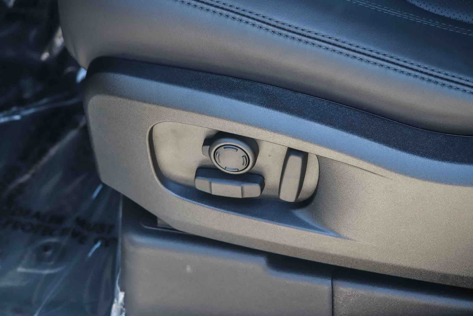 New 2026 Santorini Black Land Rover X-Dynamic SE image 21
