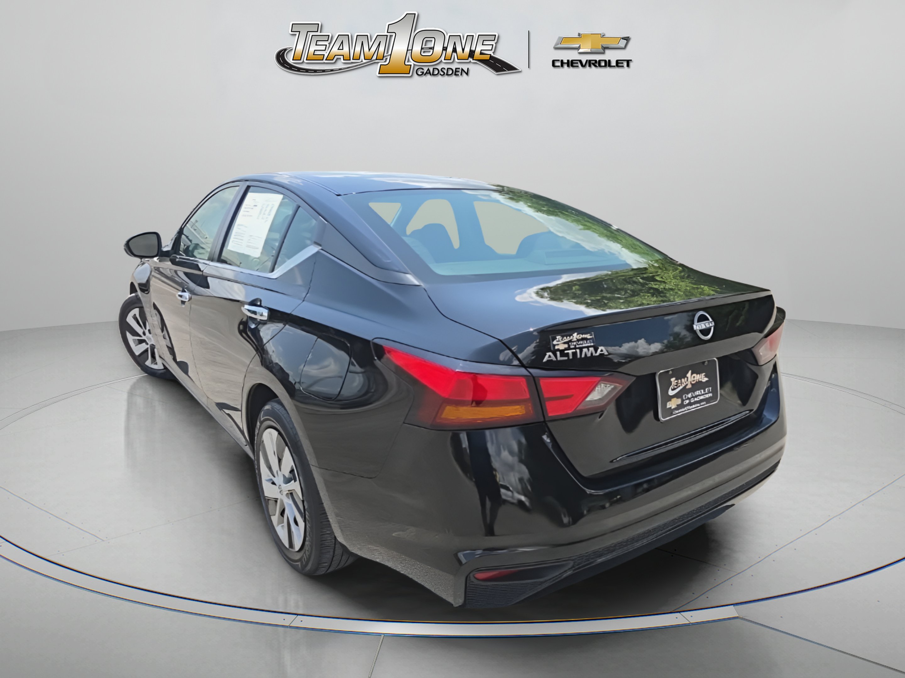 Used 2023 Black Nissan S FWD image 5