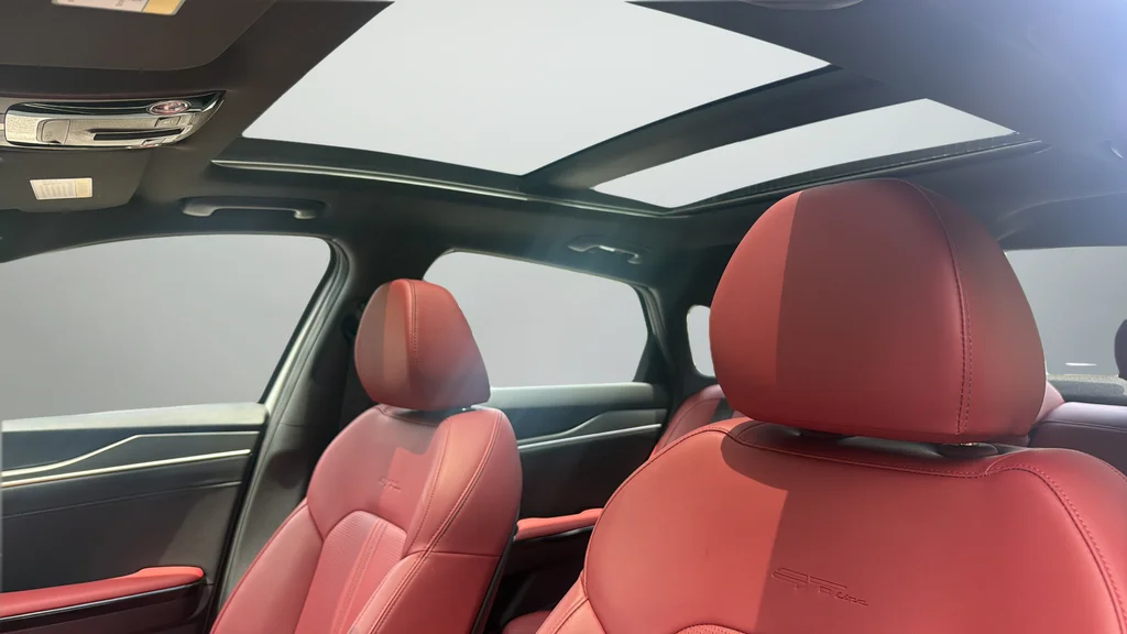 2025 Kia K5 GT-Line - Photo 18