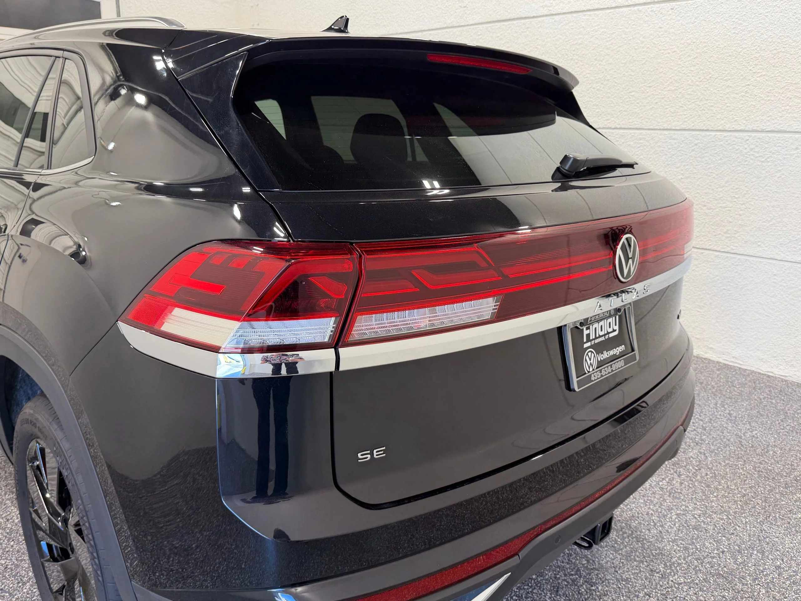 New 2026 Black Volkswagen 2.0T SE w/Technology image 16