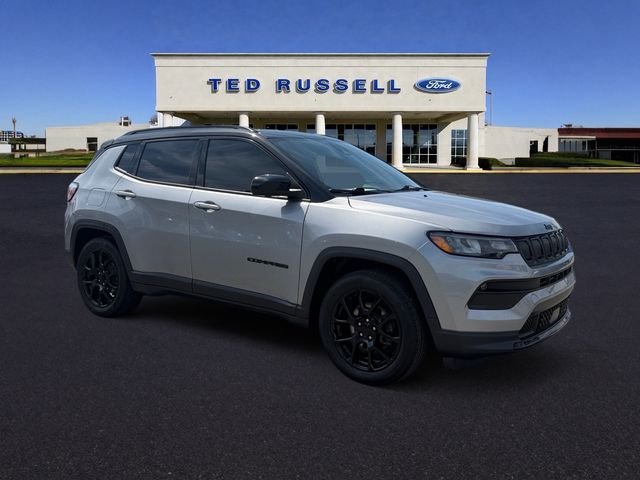 Certified Used 2022 Billet Silver Metallic Jeep Latitude image 3