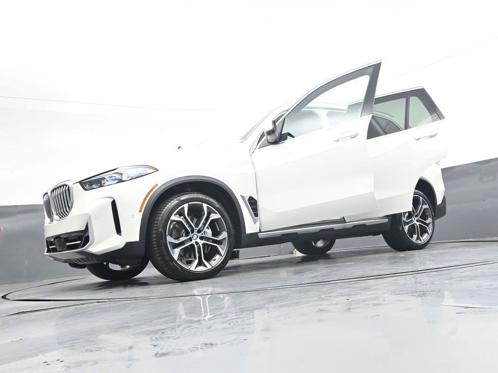 Used 2026 Alpine White BMW xDrive40i image 40