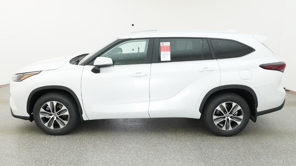 New 2026 Wind Chill Pearl Toyota XLE image 13
