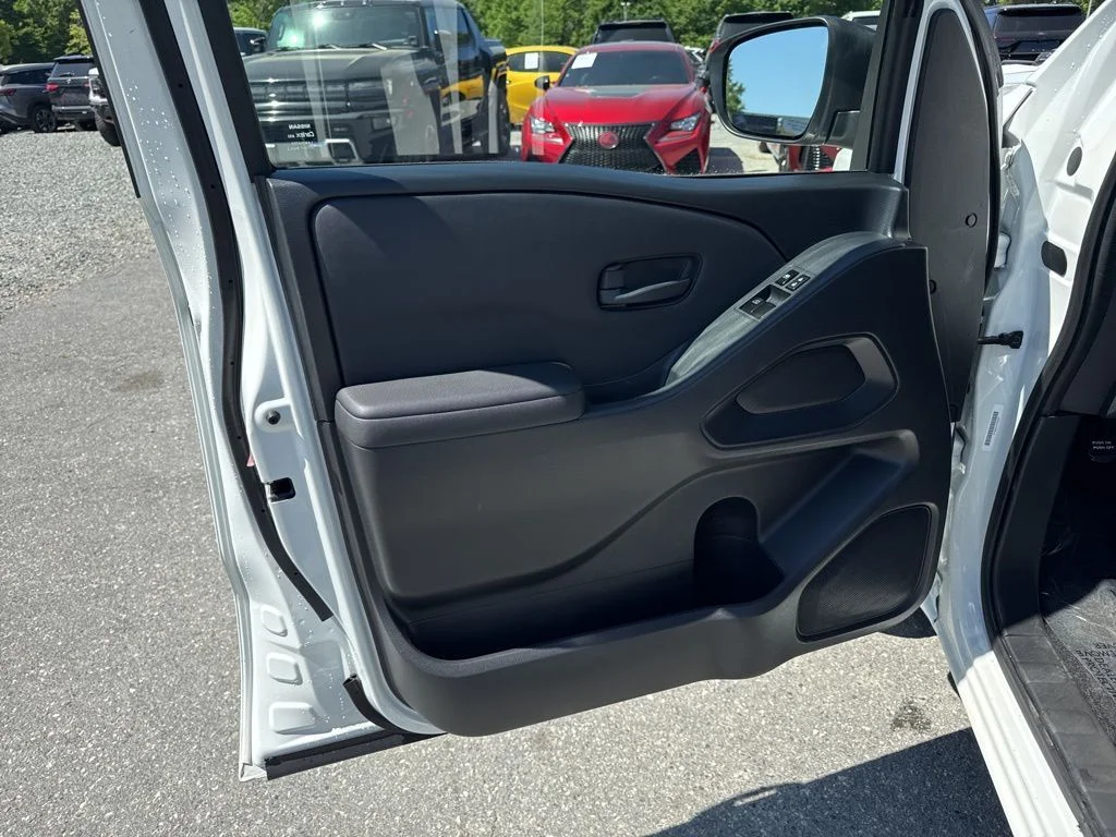 Used 2022 White Nissan S image 21