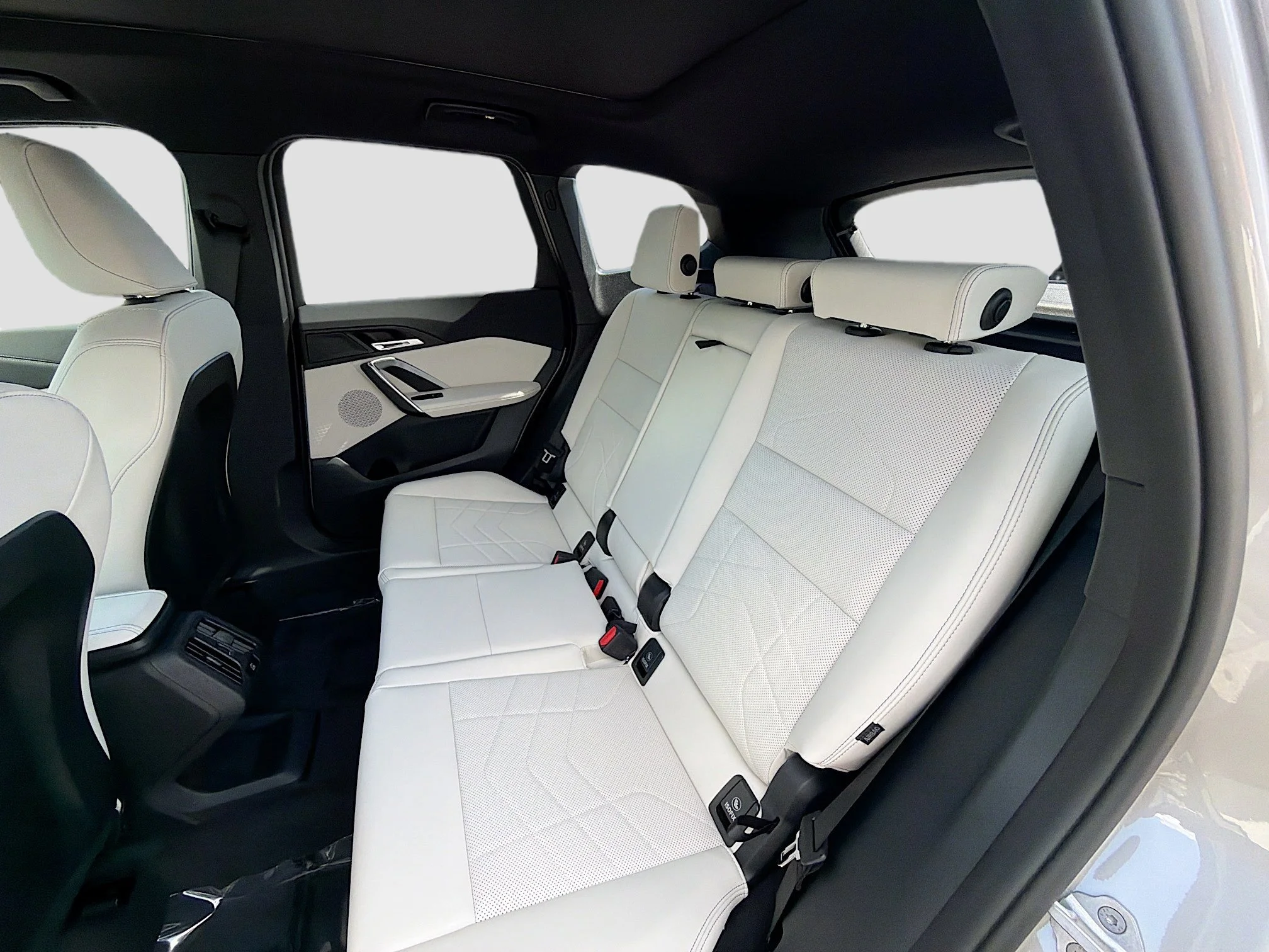 New 2026 Space Silver Metallic BMW xDrive28i image 20