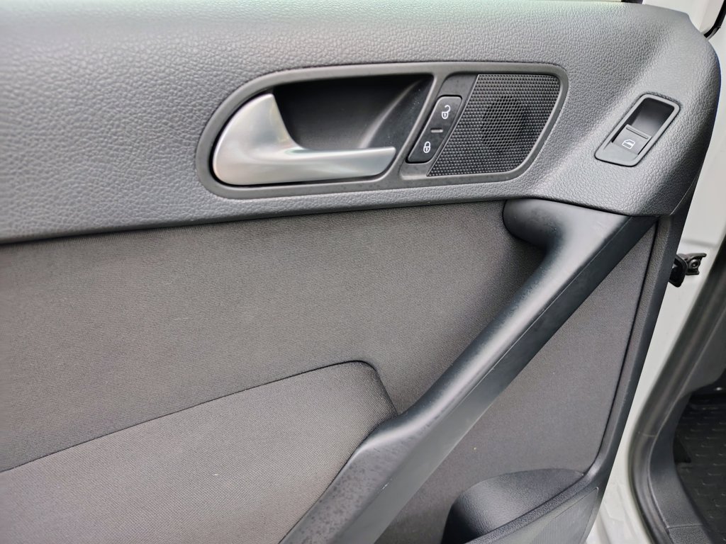 2017 Volkswagen Tiguan S - Photo 25