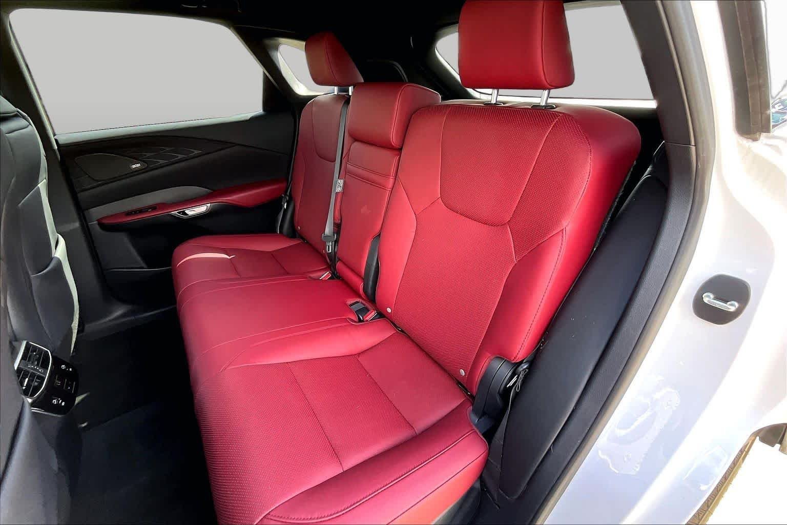 Used 2024 Ultra White Lexus F SPORT Handling image 21