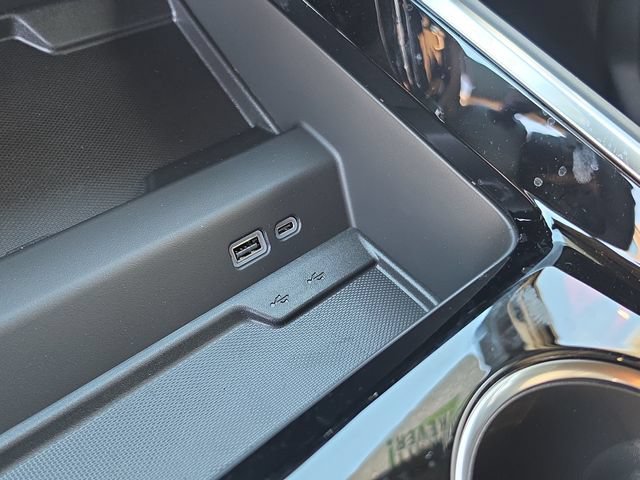 2026 Chevrolet Suburban Premier - Photo 29