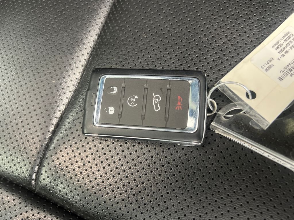 Used 2024 Silver Jeep Limited image 33