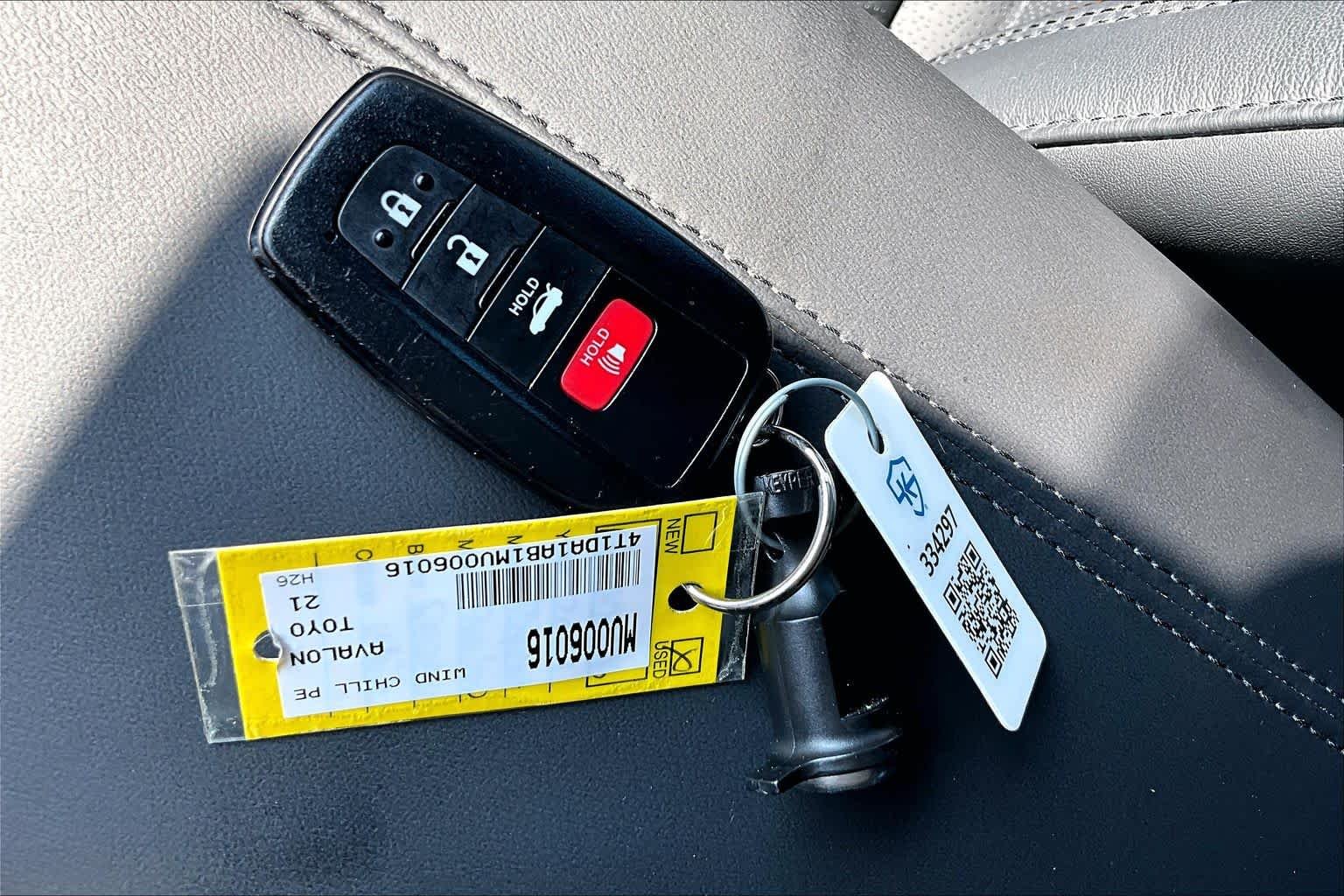 Used 2021 Wind Chill Pearl Toyota Hybrid Limited image 15