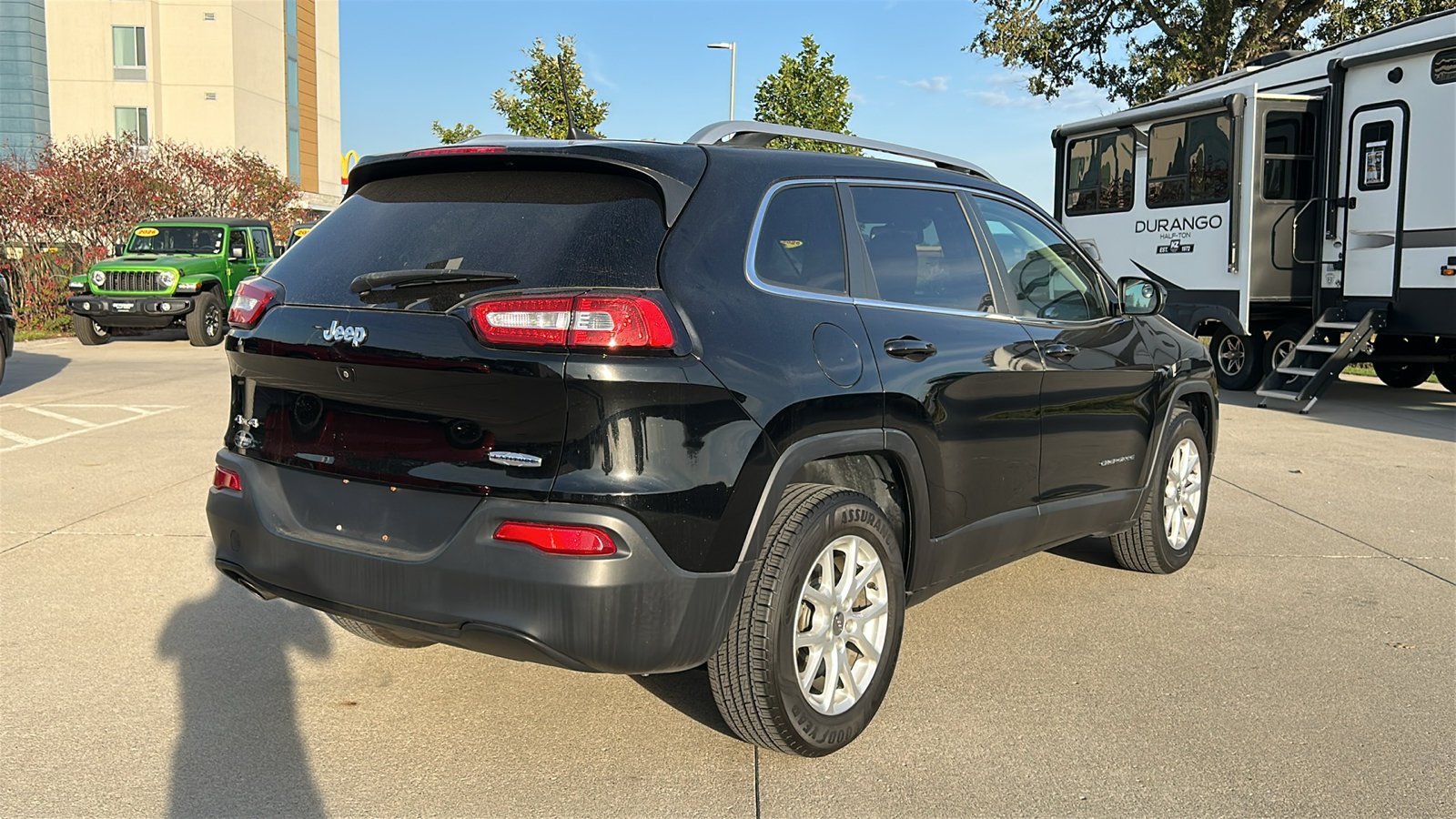 Used 2017 Black Jeep Latitude image 4