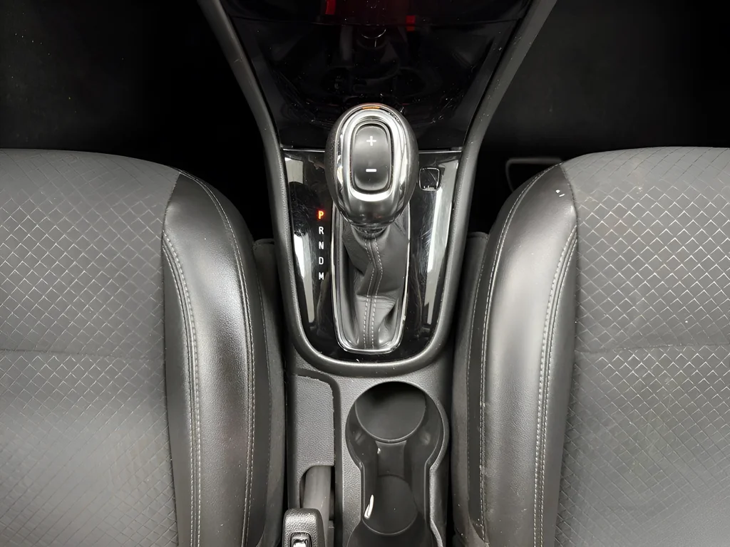 Used 2022 Summit White Buick Preferred image 16