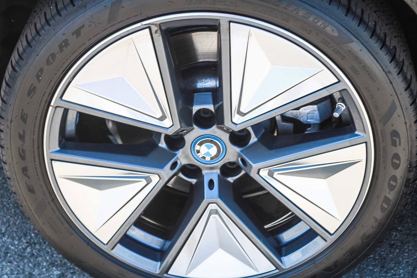 Used 2023 Black Sapphire Metallic BMW eDrive40 image 12