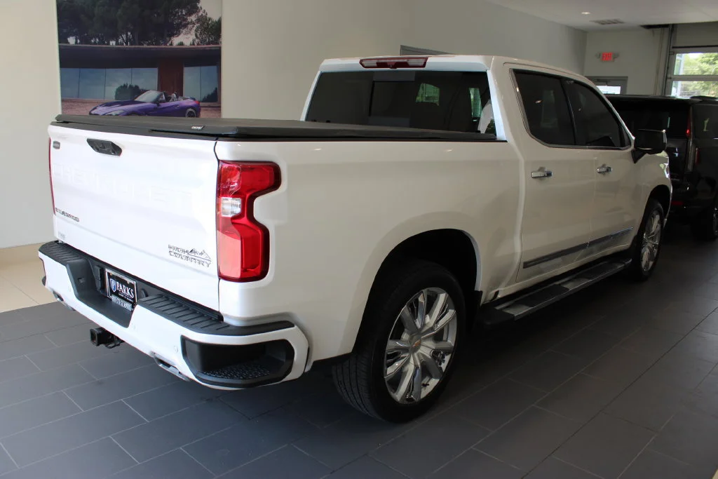 Used 2024 Iridescent Pearl Tricoat Chevrolet High Country image 22