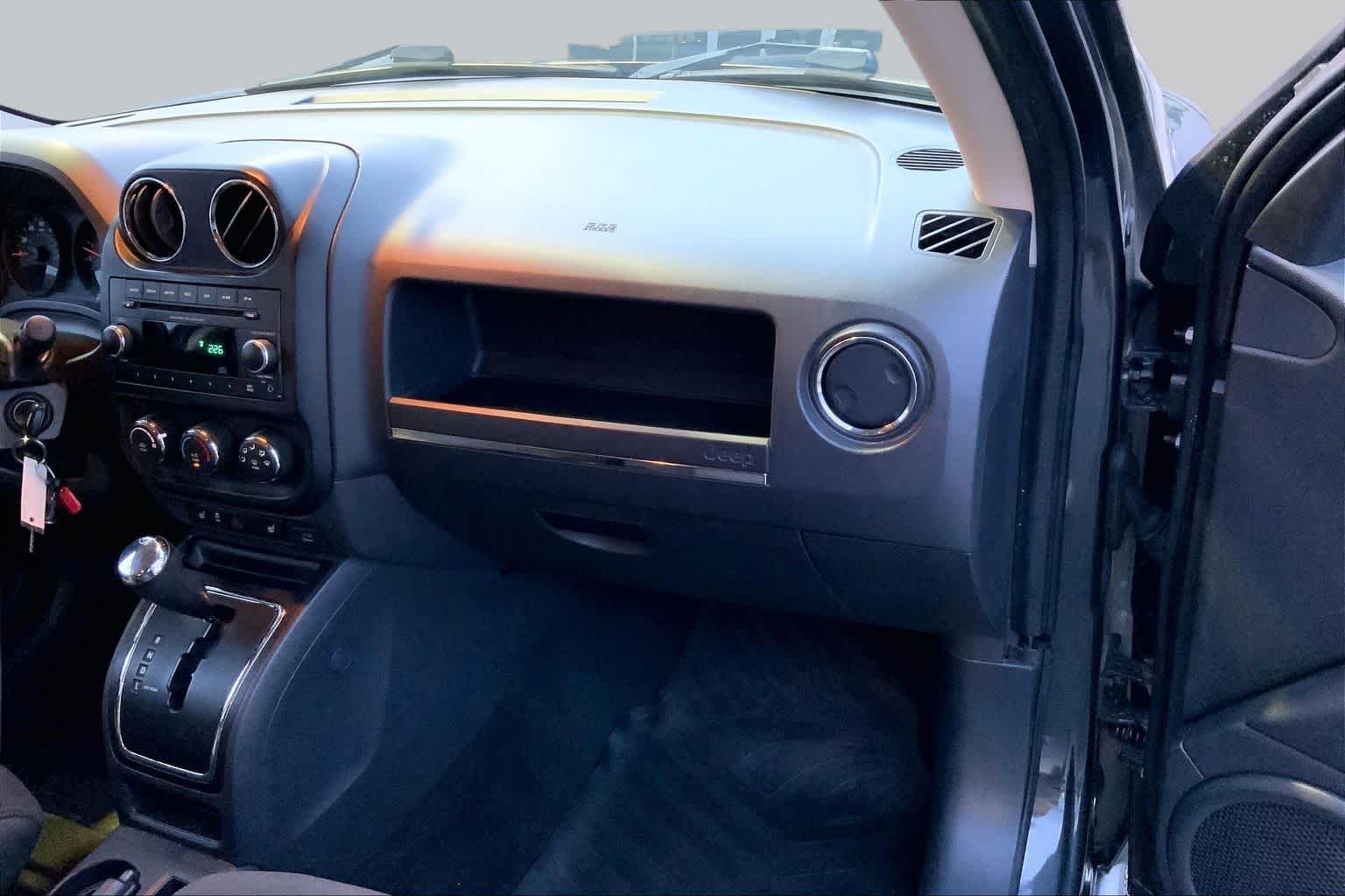 Used 2011 Dark Charcoal Pearl Jeep Latitude image 17