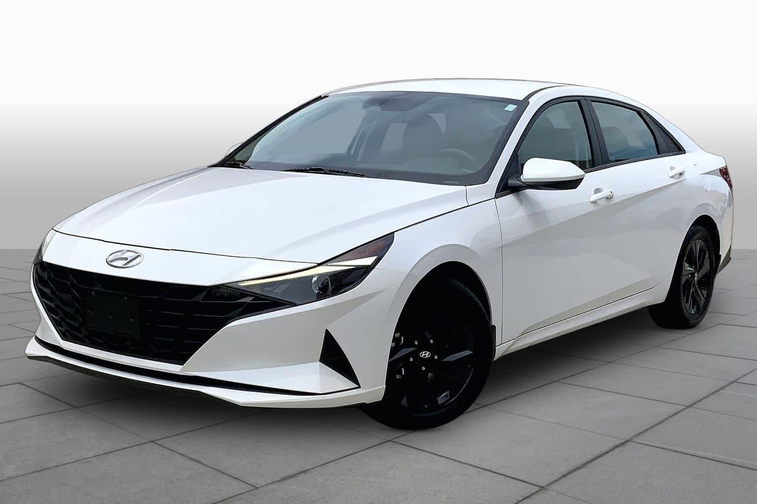 2022 Hyundai Elantra 2.0 SEL IVT's photo