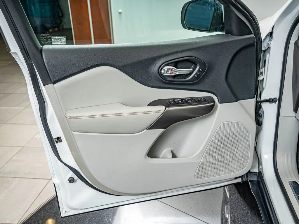 Used 2019 Bright White Clearcoat Jeep Limited image 17