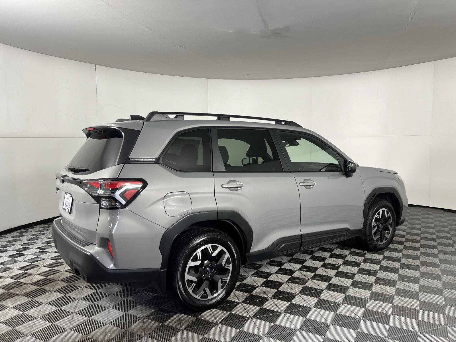 Used 2025 River Rock Pearl Subaru Premium image 47