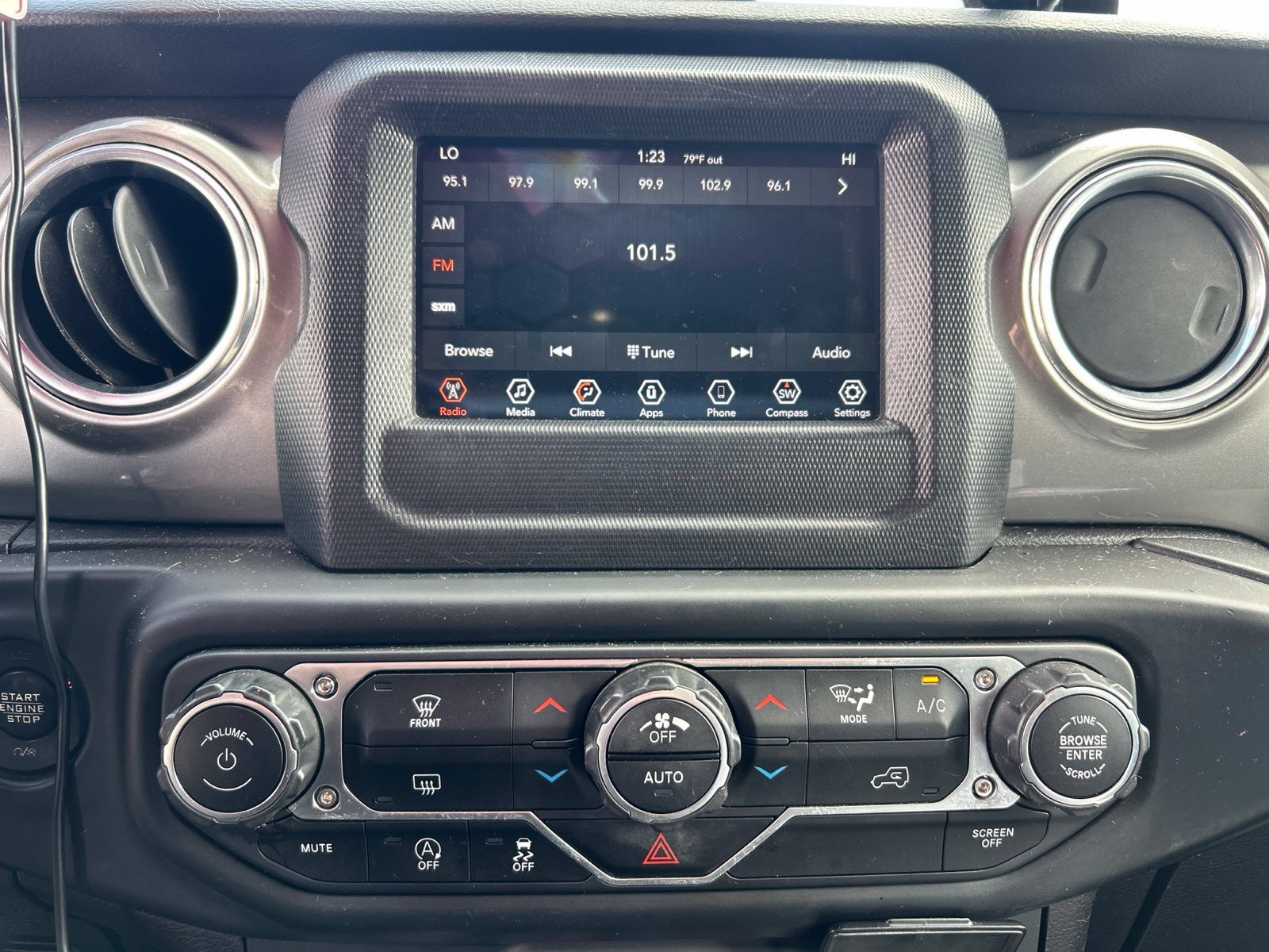 Used 2018 Gray Jeep Unlimited Sahara image 17