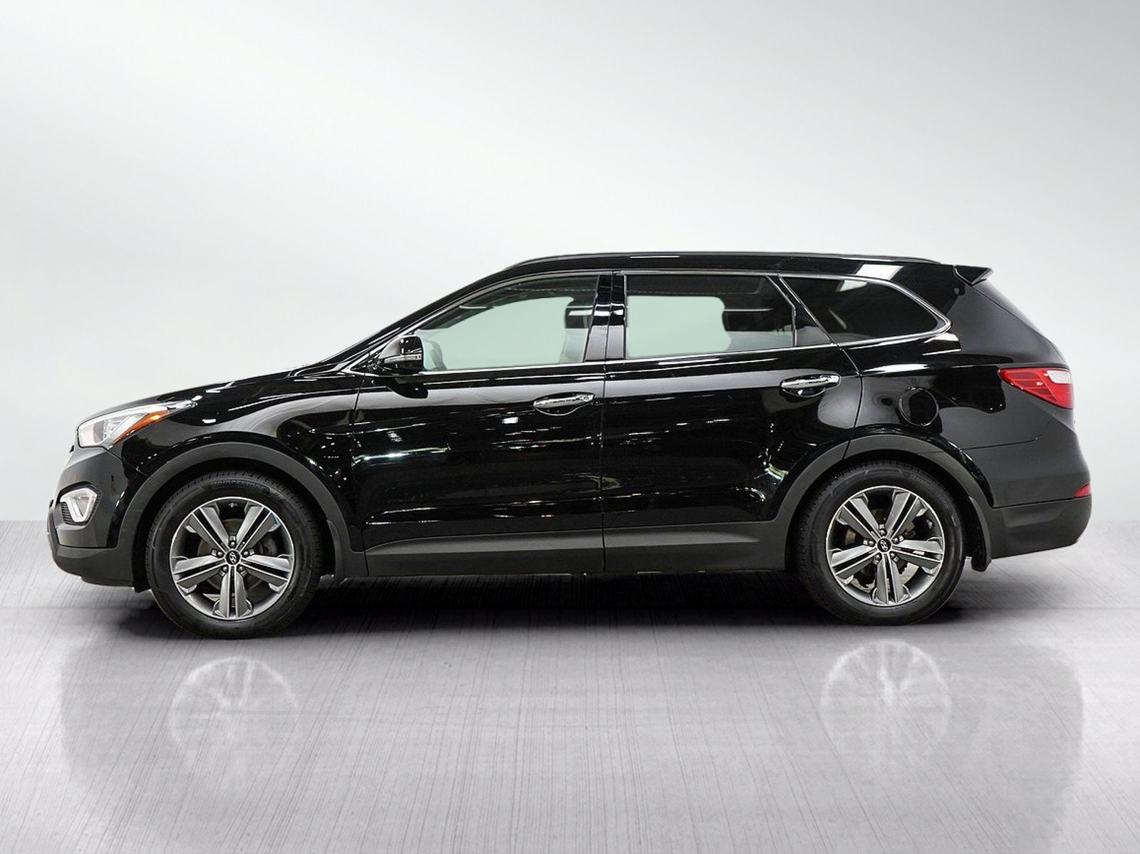Used 2015 Hyundai Santa Fe Limited with VIN KM8SRDHF2FU110379 for sale in Minneapolis, Minnesota