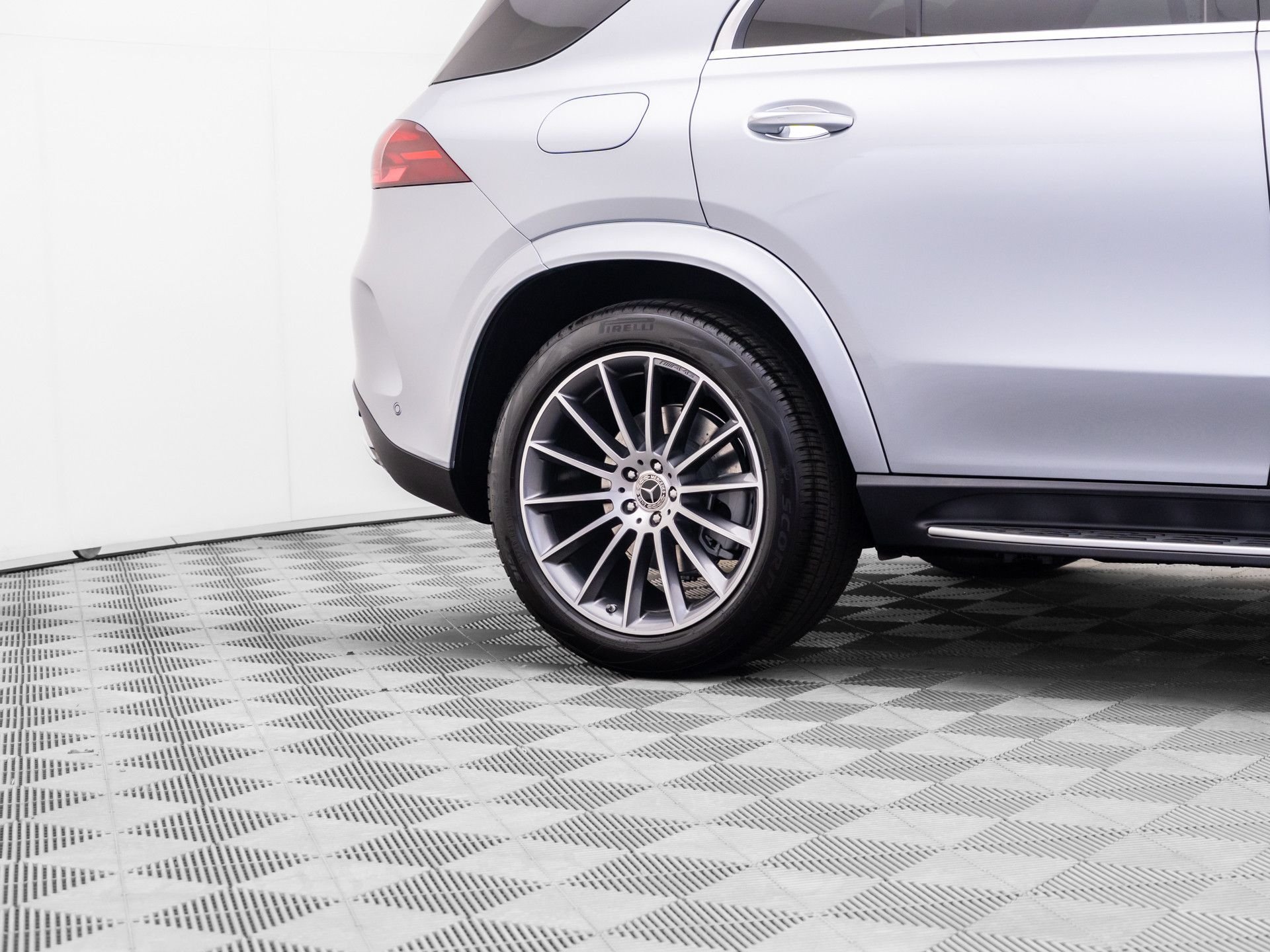 New 2026 Cirrus Silver Metallic Mercedes-Benz GLE 350 image 37
