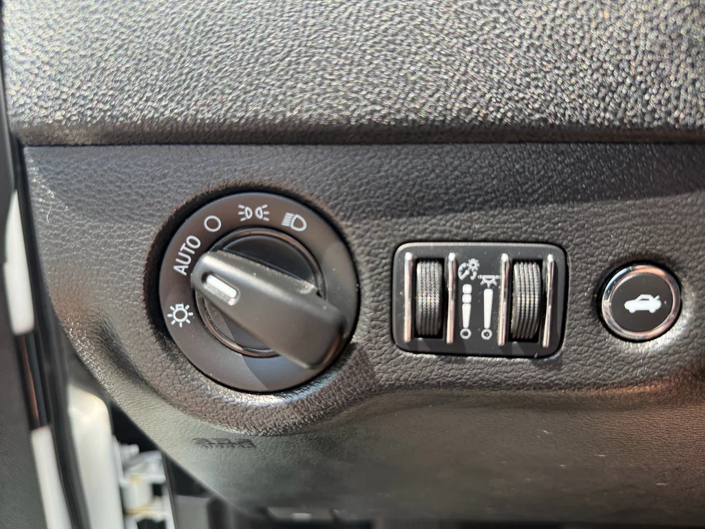 Used 2023 White Knuckle Clearcoat Dodge SXT image 40